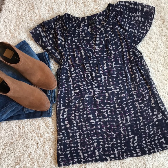 Ann Taylor Tops - NWOT 100% silk ANN TAYLOR BLOUSE🌸